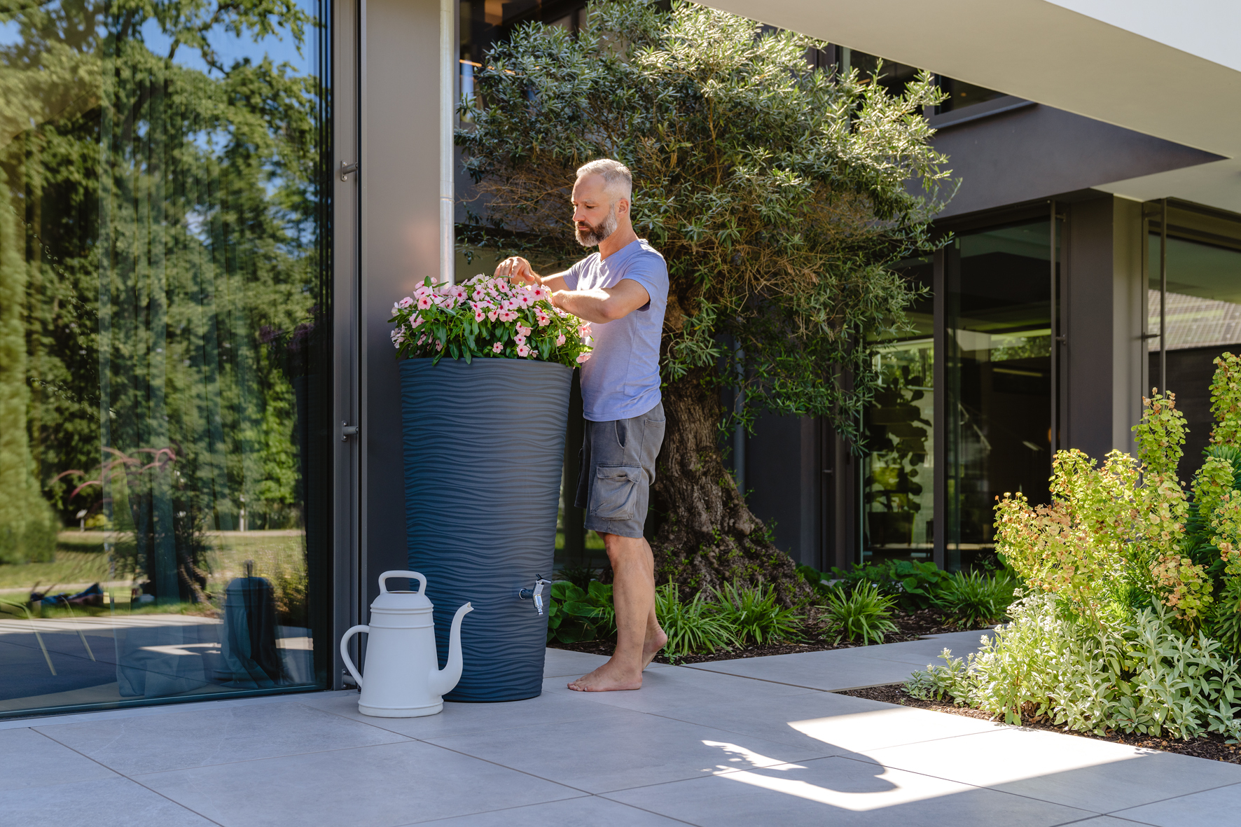 NATURA 2in1 Regenspeicher mit Pflanzschale, graphite grey 1 NATURA 2in1 Regenspeicher mit Pflanzschale, graphite grey