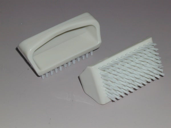 1033535 nagelbuerste einseitig mit henkel steingut