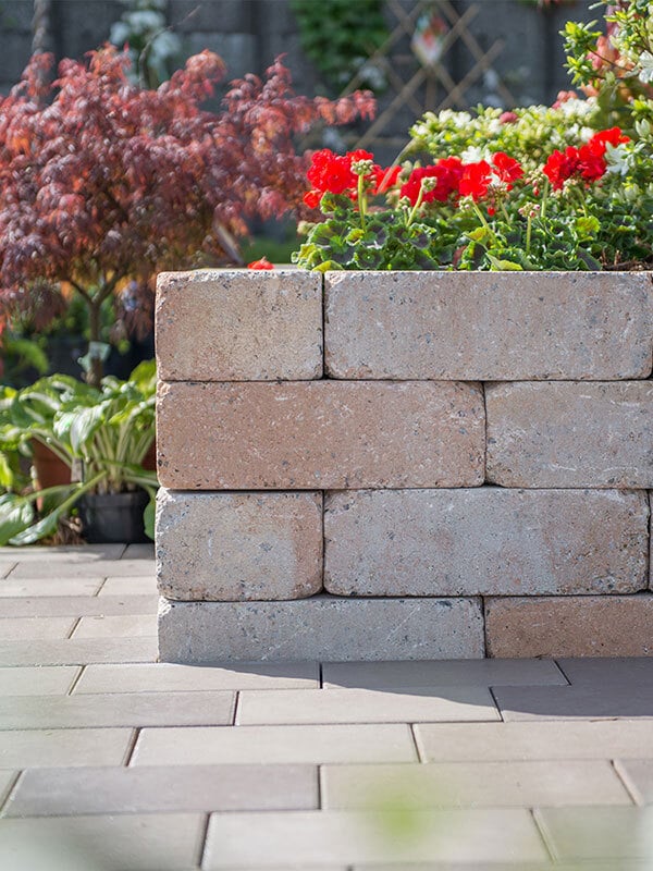 2256461 mauerstein antik gekantet