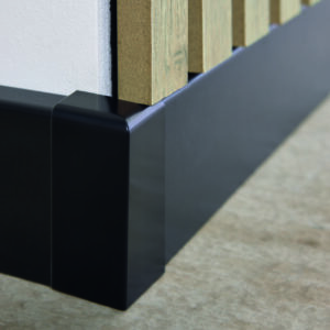 Akzent-Sockelleiste, schwarz, 2380x16x60mm