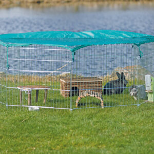 Freilaufgehege mit Schutznetz