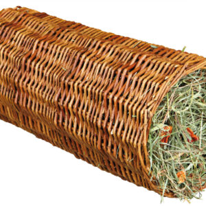 Weidentunnel mit Heu