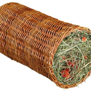 Weidentunnel mit Heu