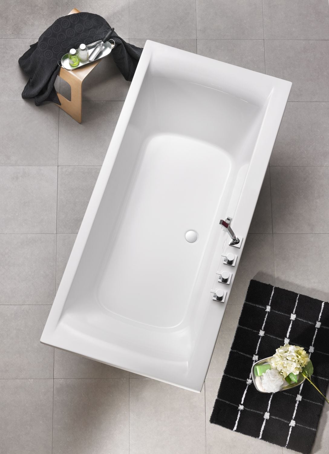 Badewanne Rosa, weiß 1 Badewanne Rosa, weiß