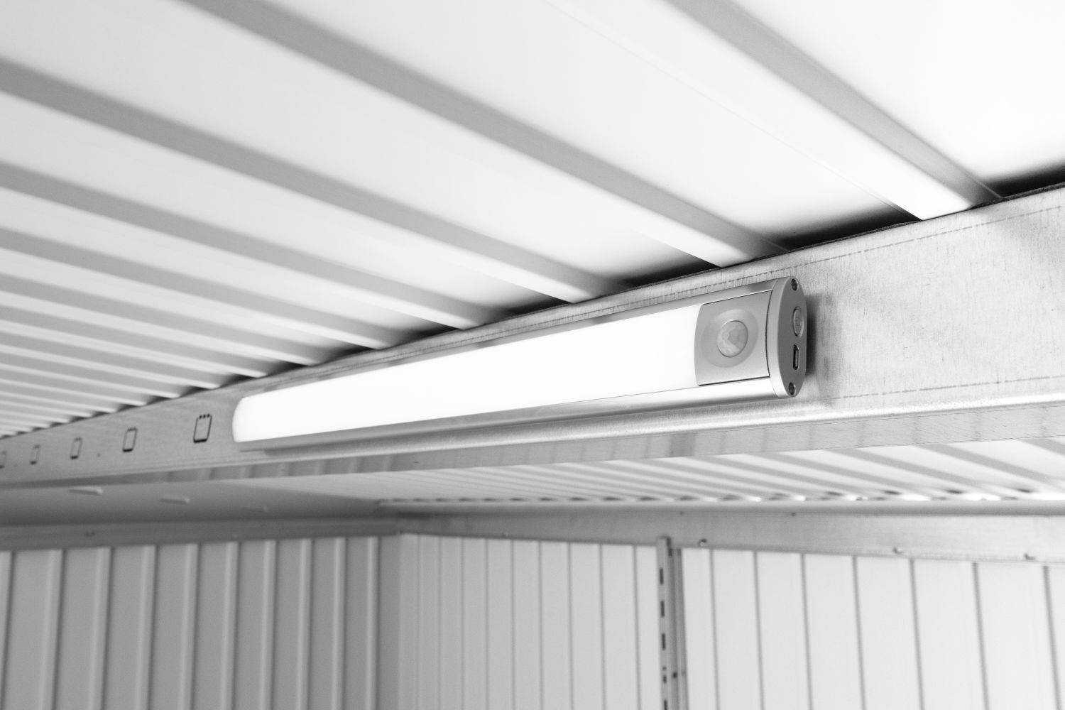 LED-Leuchte für Gerätehaus und Geräteschrank 1 LED-Leuchte für Gerätehaus und Geräteschrank