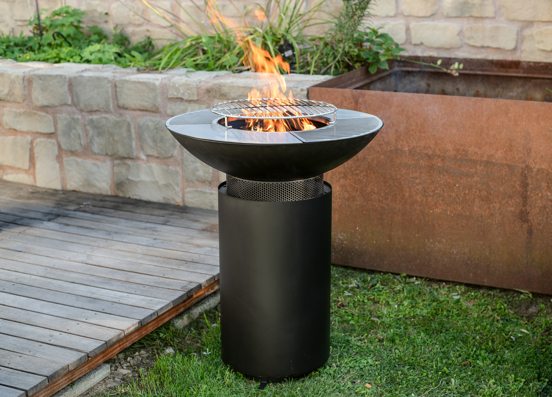 Grill, Plancha und Feuerplatte schwarz 1 Grill, Plancha und Feuerplatte schwarz