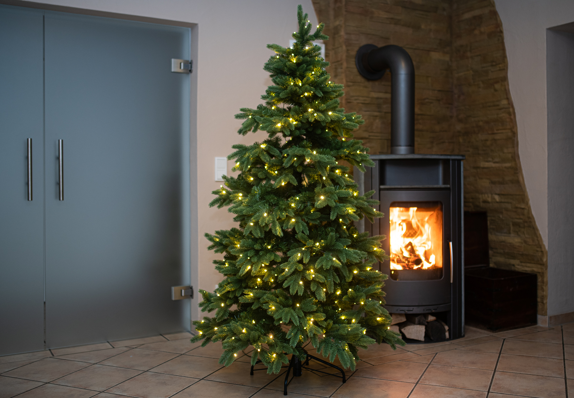 Weihnachtsbaum Roswell Kiefer inkl. Lichterkette 1 Weihnachtsbaum Roswell Kiefer inkl. Lichterkette