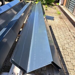 Z-Profil als Sockel | Aluminium | 3,30 m Länge | Anthrazitgrau ( RAL 7016 )