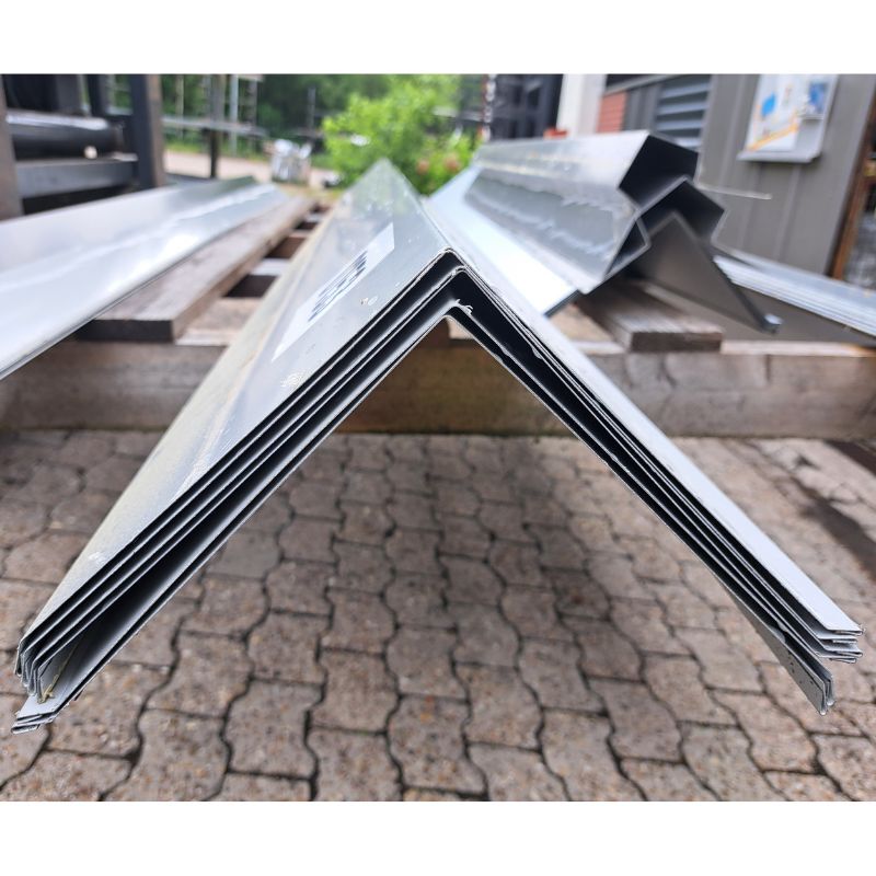 Ortgang | 2,70 m Länge | Weißaluminium ( RAL 9006 ) 1 Ortgang | 2,70 m Länge | Weißaluminium ( RAL 9006 )