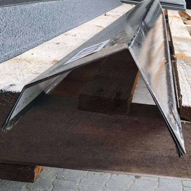 Ortgang | 2,00 m Länge | Tiefschwarz ( RAL 9005 ) 1 Ortgang | 2,00 m Länge | Tiefschwarz ( RAL 9005 )