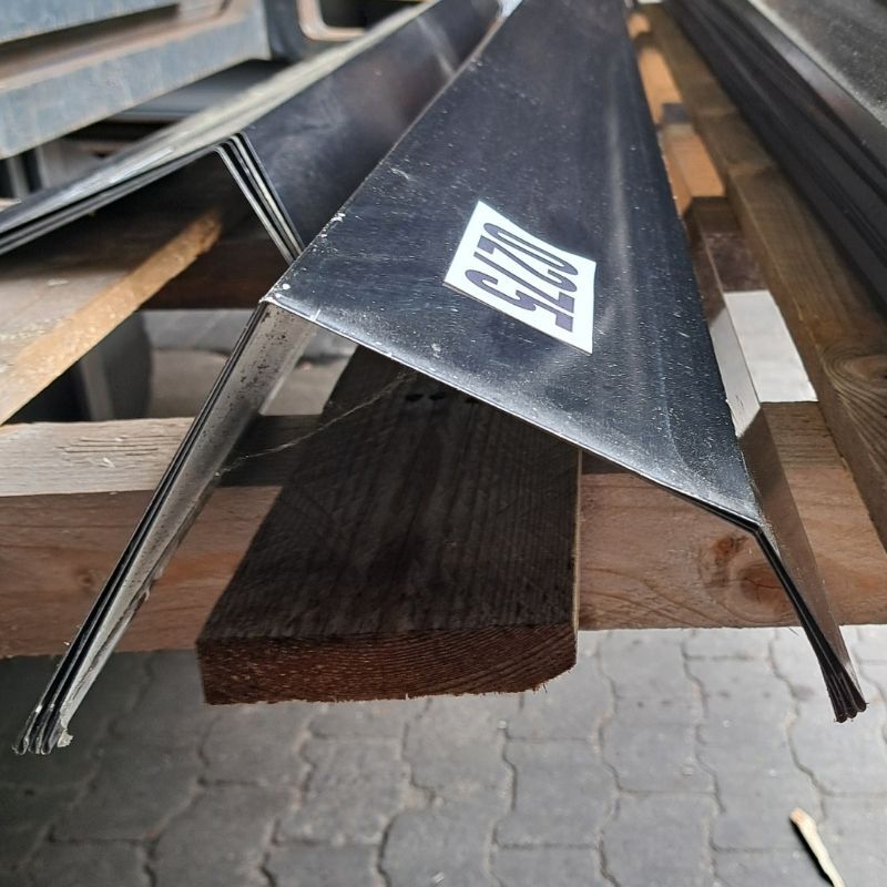 Ortgang | 2,75 m Länge | Tiefschwarz ( RAL 9005 ) 1 Ortgang | 2,75 m Länge | Tiefschwarz ( RAL 9005 )