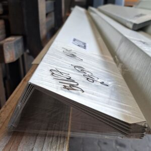 Pultabschluss | 2,35 m Länge | Reinweiß ( RAL 9010 )