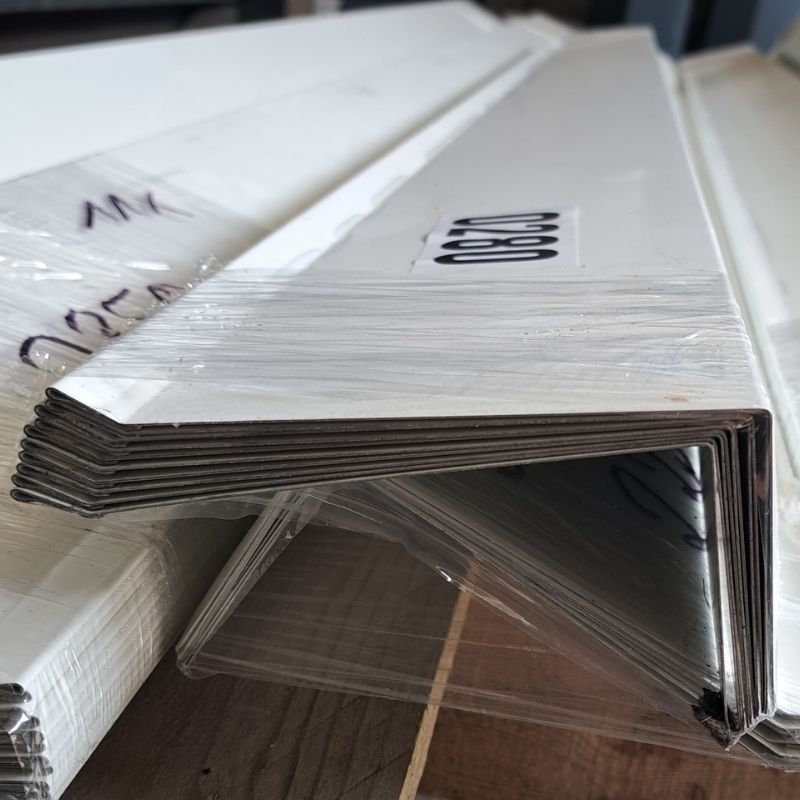 Pultabschluss | 1,60 m Länge | Reinweiß ( RAL 9010 ) 1 Pultabschluss | 1,60 m Länge | Reinweiß ( RAL 9010 )