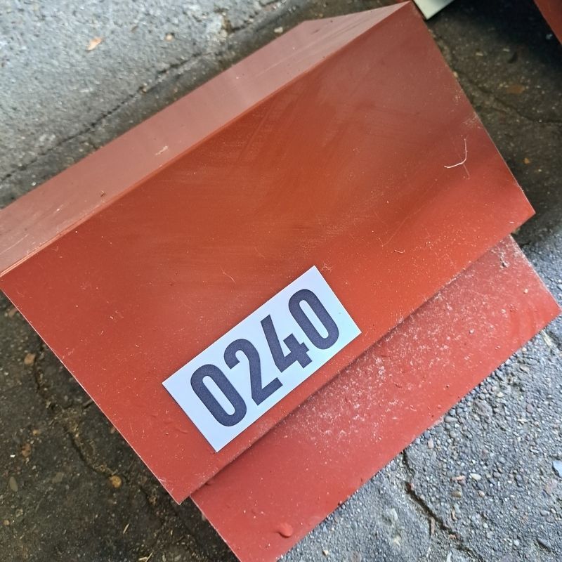 Firstblech Verbinder | Selbstentlüftend | 0,25 m Länge | Rotbraun ( RAL 8012 ) 1 Firstblech Verbinder | Selbstentlüftend | 0,25 m Länge | Rotbraun ( RAL 8012 )