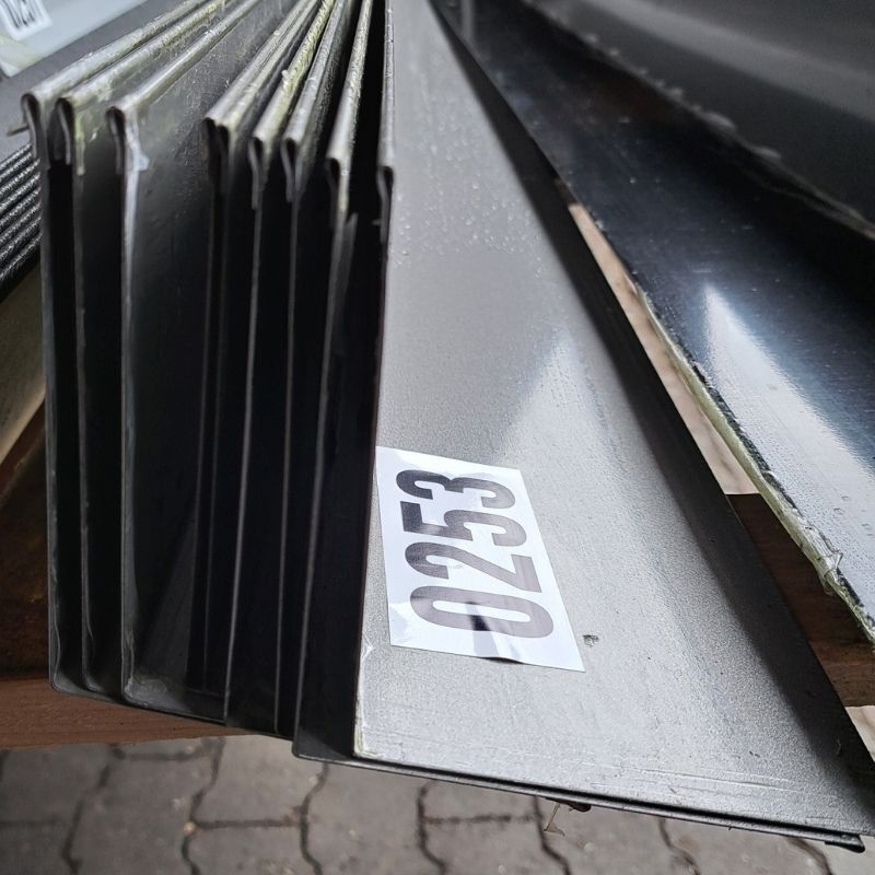Winkelblech | 2,00 m Länge | Graualuminium ( RAL 9007 ) 1 Winkelblech | 2,00 m Länge | Graualuminium ( RAL 9007 )